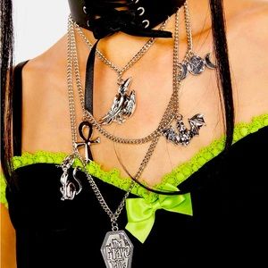 Grave girls choker